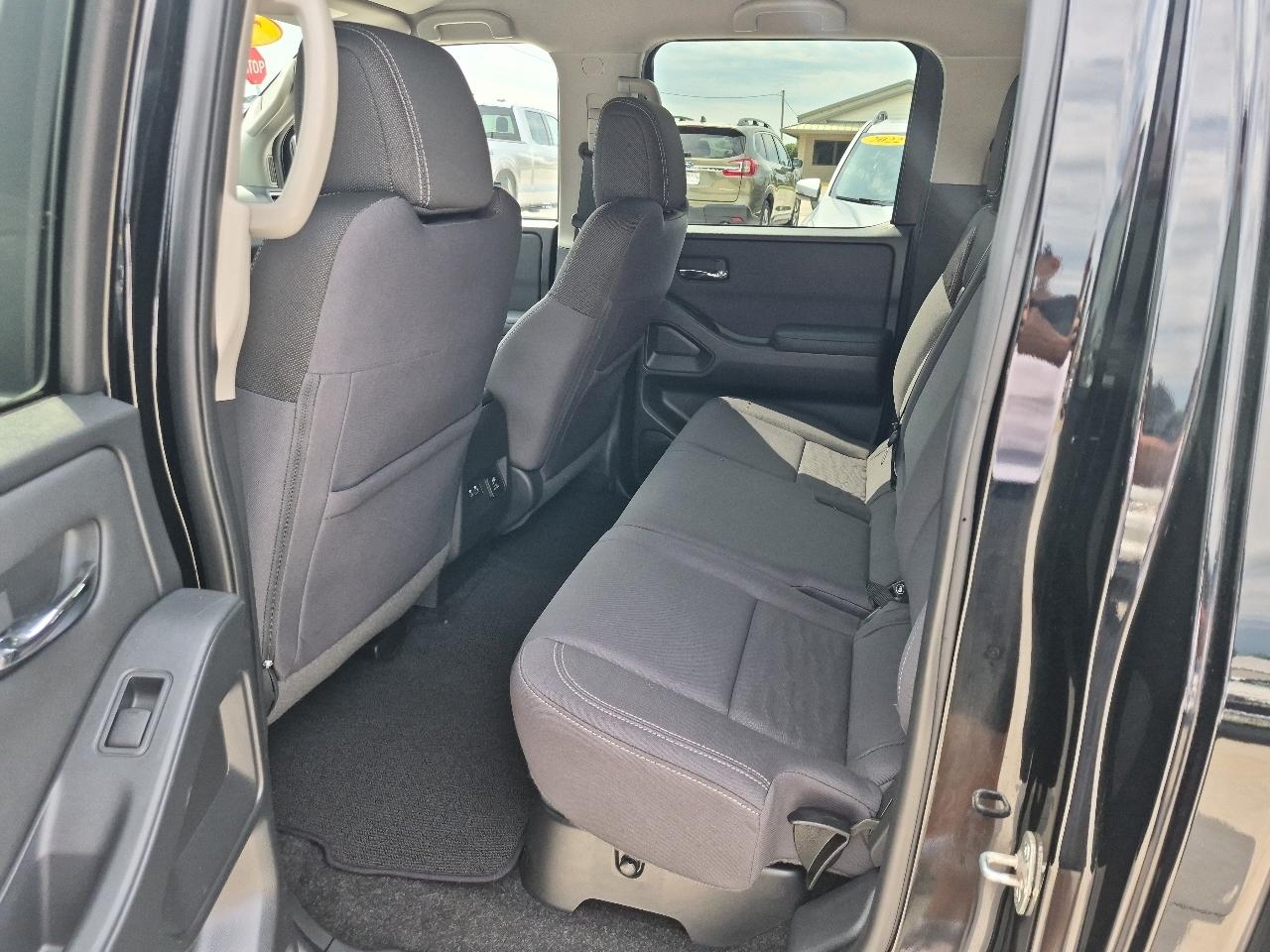 Nissan Frontier SV Crew Cab 4WD 2022