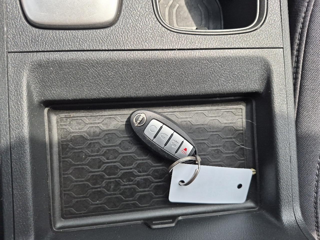 Nissan Frontier SV Crew Cab 4WD 2022