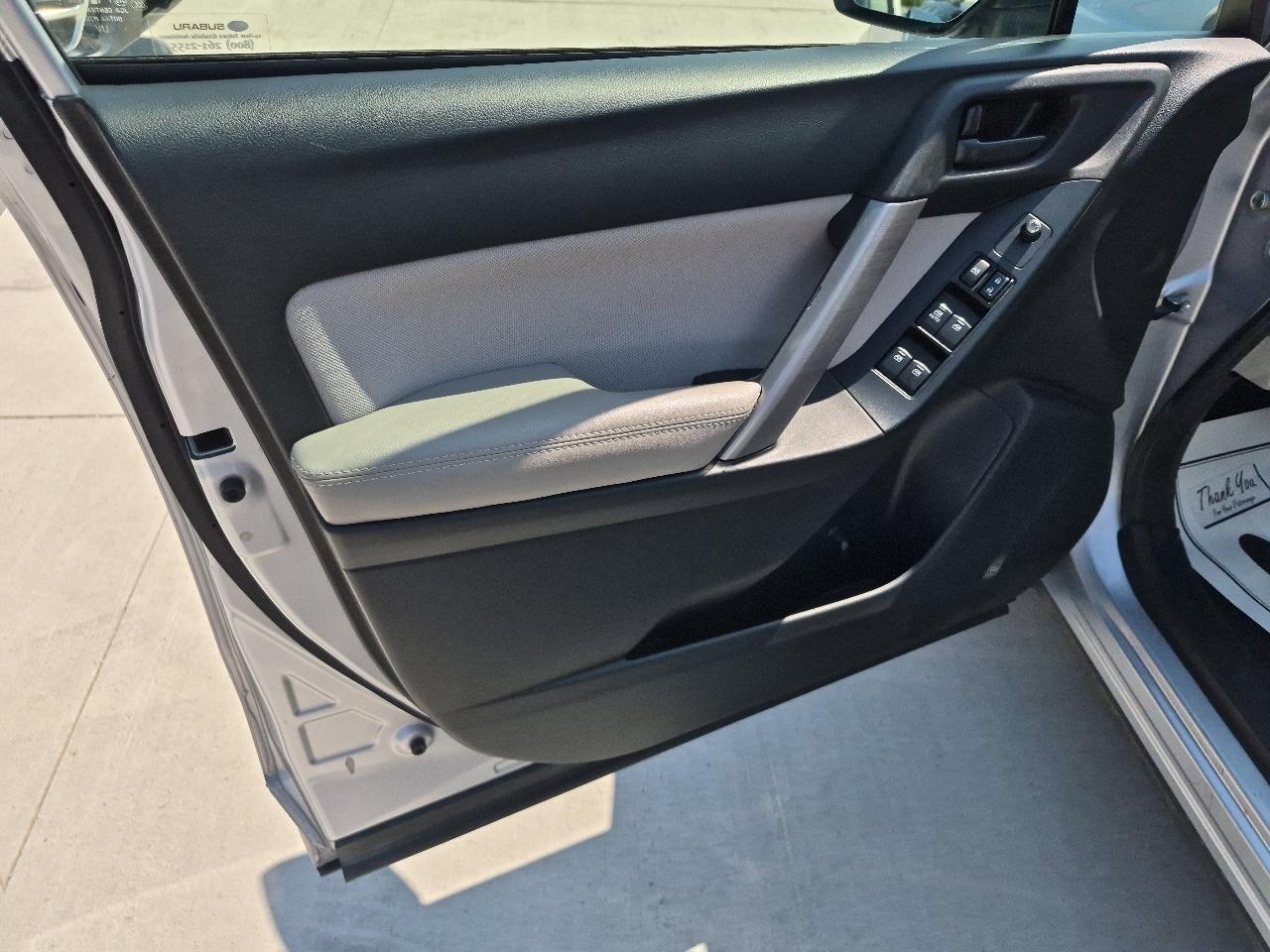 Subaru Forester 2.5i Premium PZEV CVT 2016