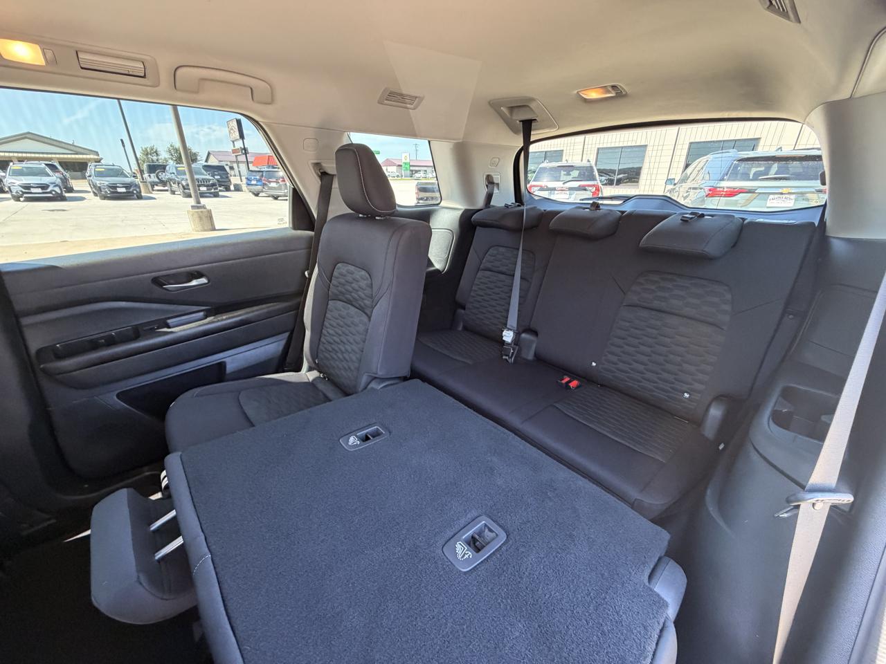 Nissan Pathfinder SV 4WD 2022