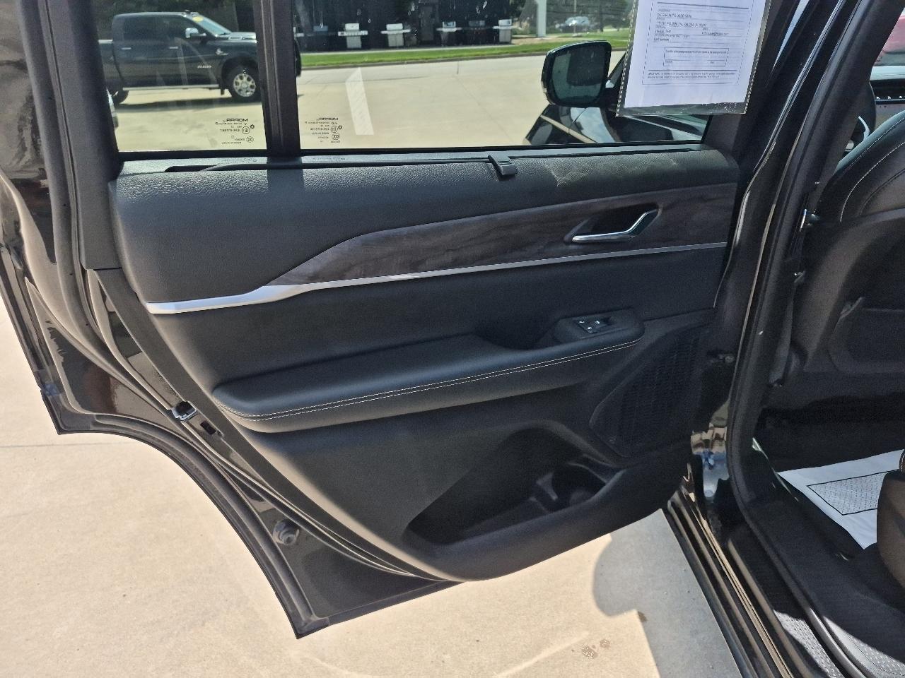 Jeep Grand Cherokee L Limited 4WD 2024