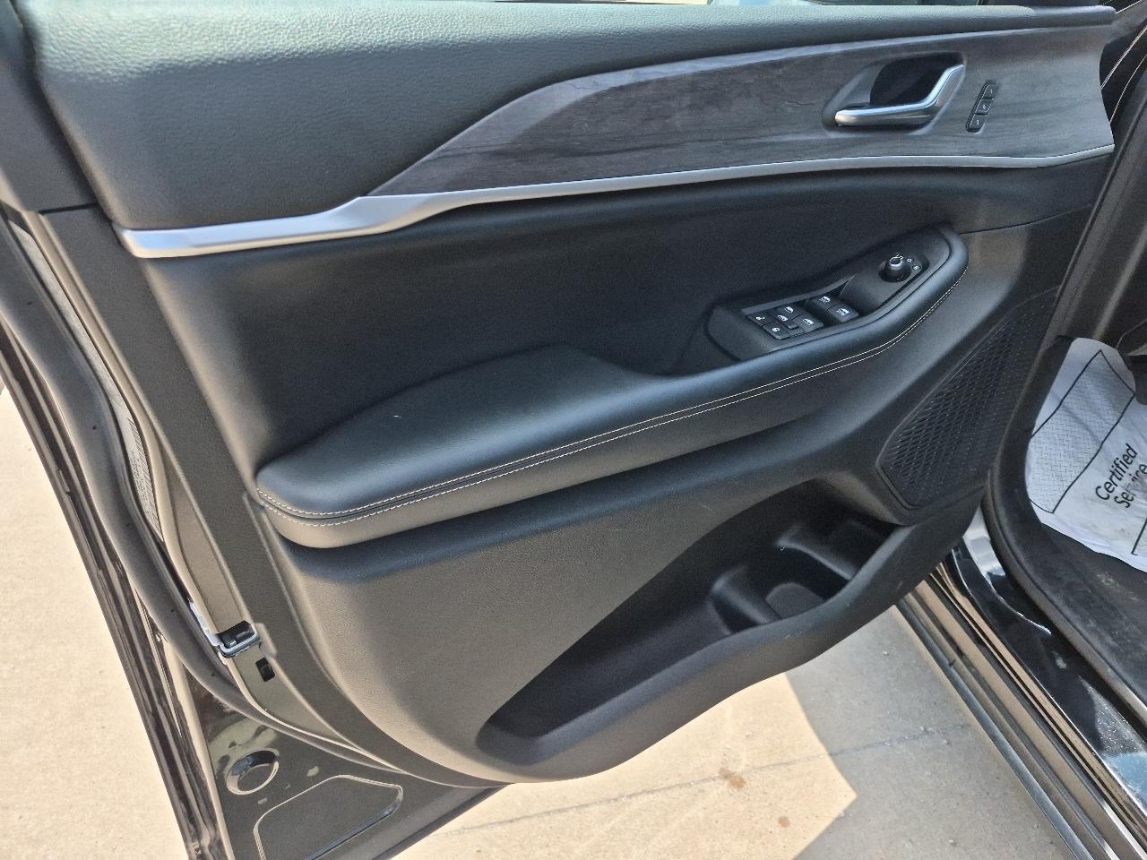 Jeep Grand Cherokee L Limited 4WD 2024