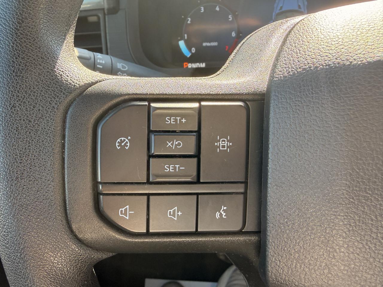 Ford F-150 STX SuperCrew 4WD 2024