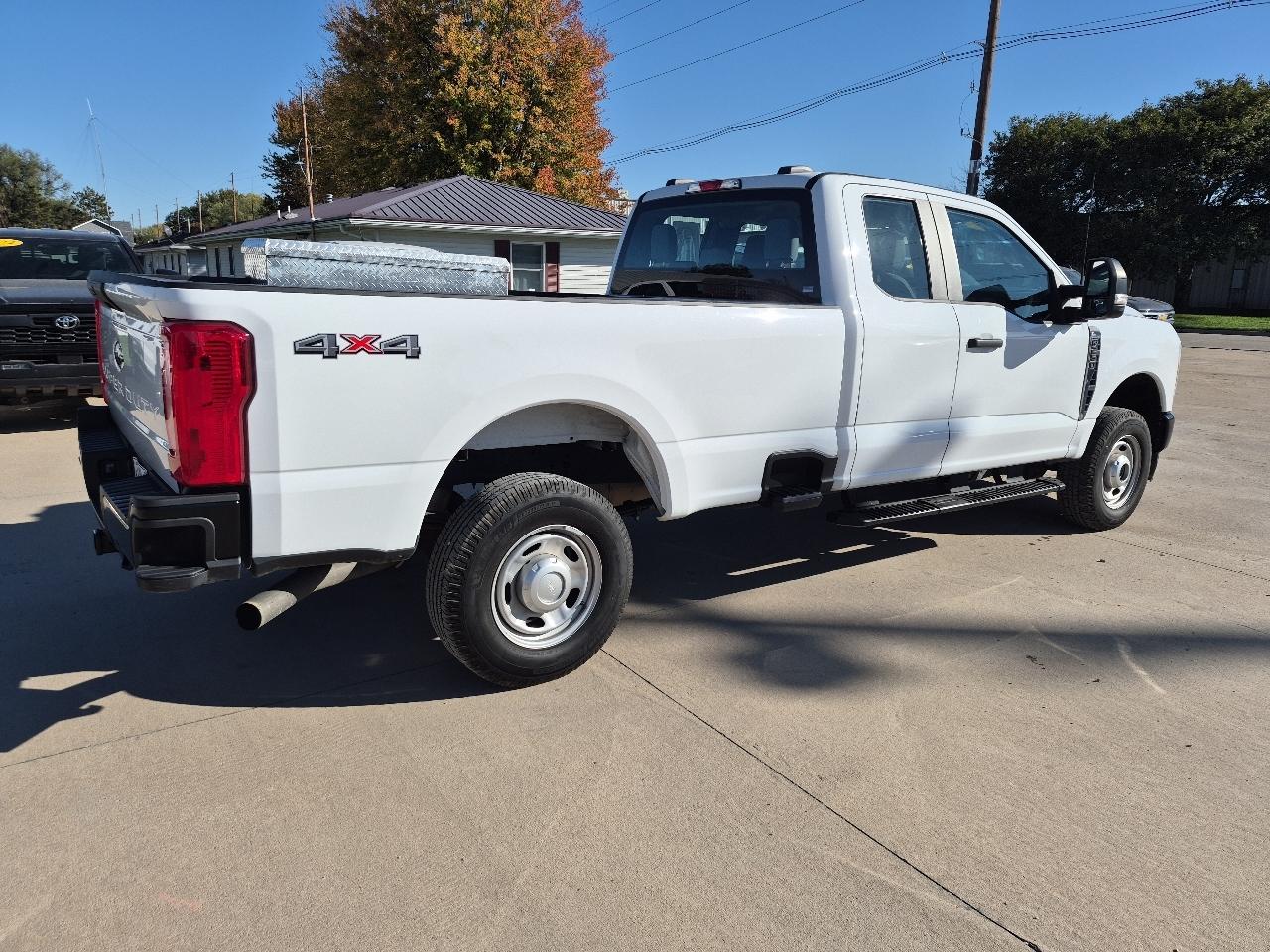 Ford F-250 SD XL SuperCab Long Bed 4WD 2023