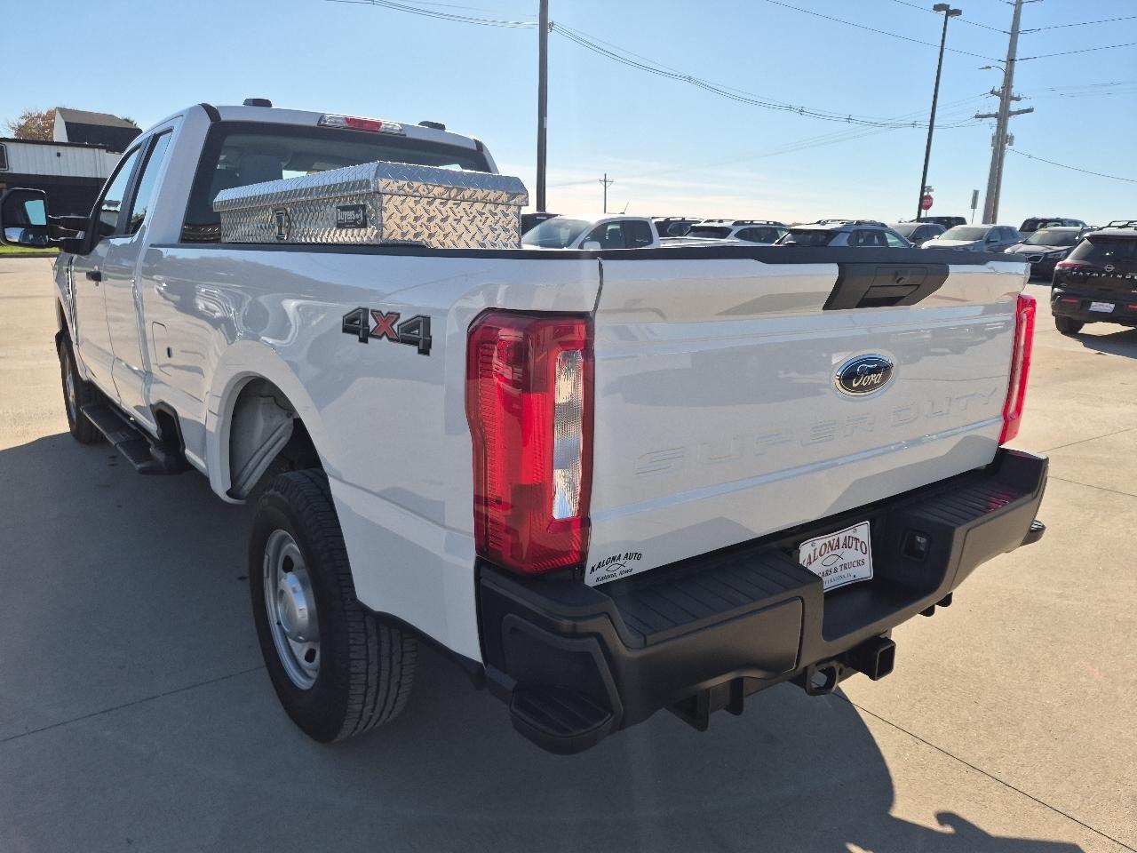 Ford F-250 SD XL SuperCab Long Bed 4WD 2023