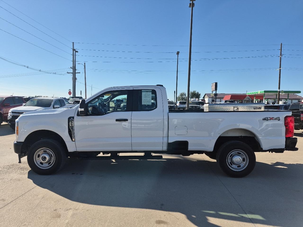 Ford F-250 SD XL SuperCab Long Bed 4WD 2023