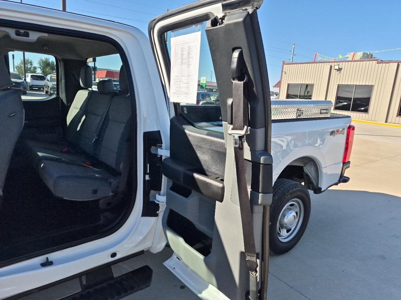 Ford F-250 SD XL SuperCab Long Bed 4WD 2023