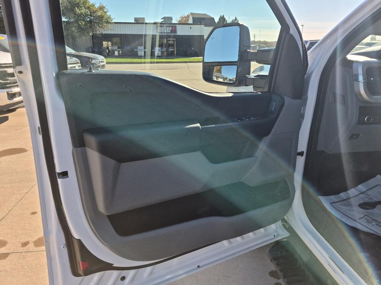 Ford F-250 SD XL SuperCab Long Bed 4WD 2023
