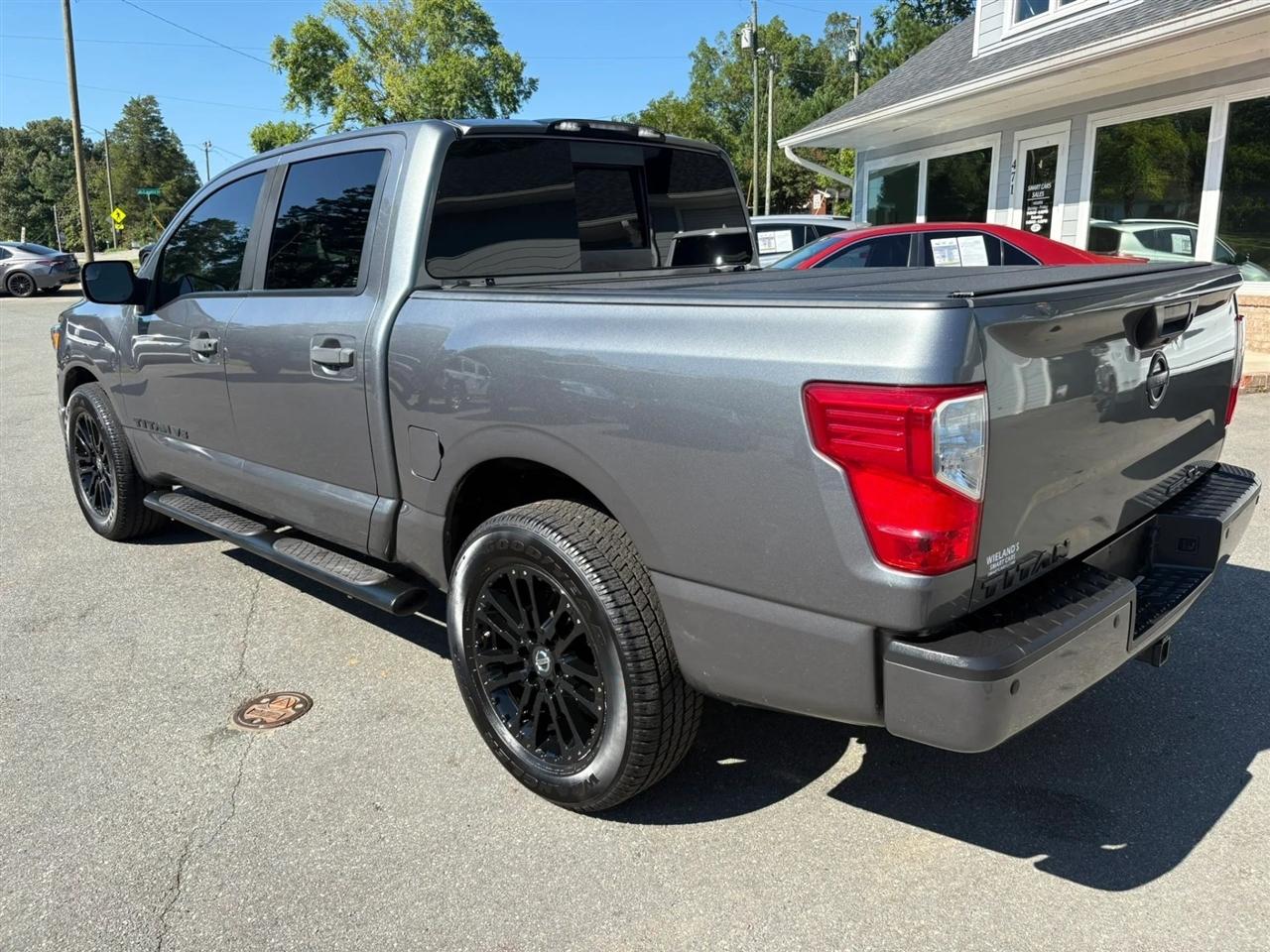 Nissan Titan 4x2 Crew Cab SL 2018