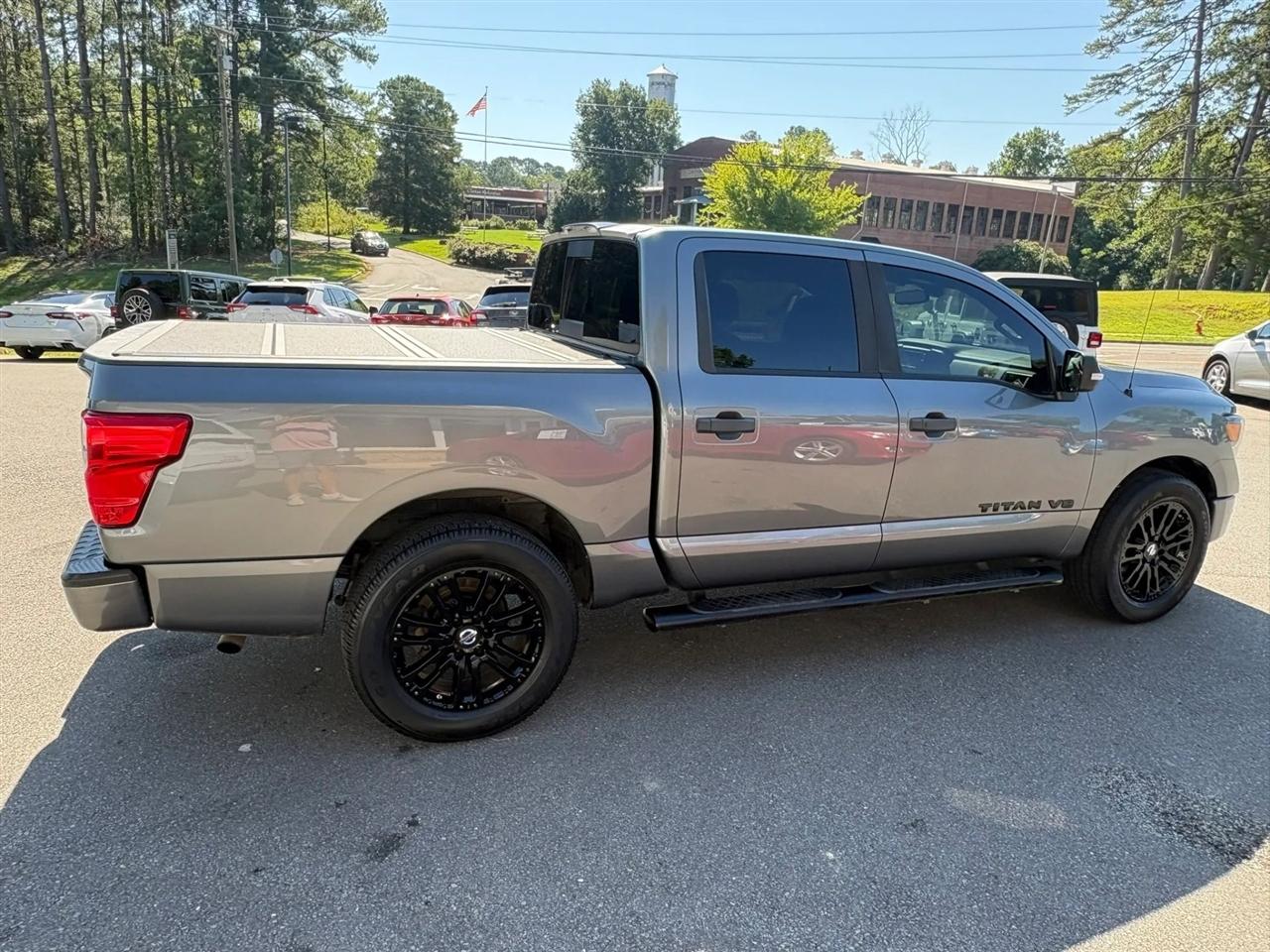 Nissan Titan 4x2 Crew Cab SL 2018