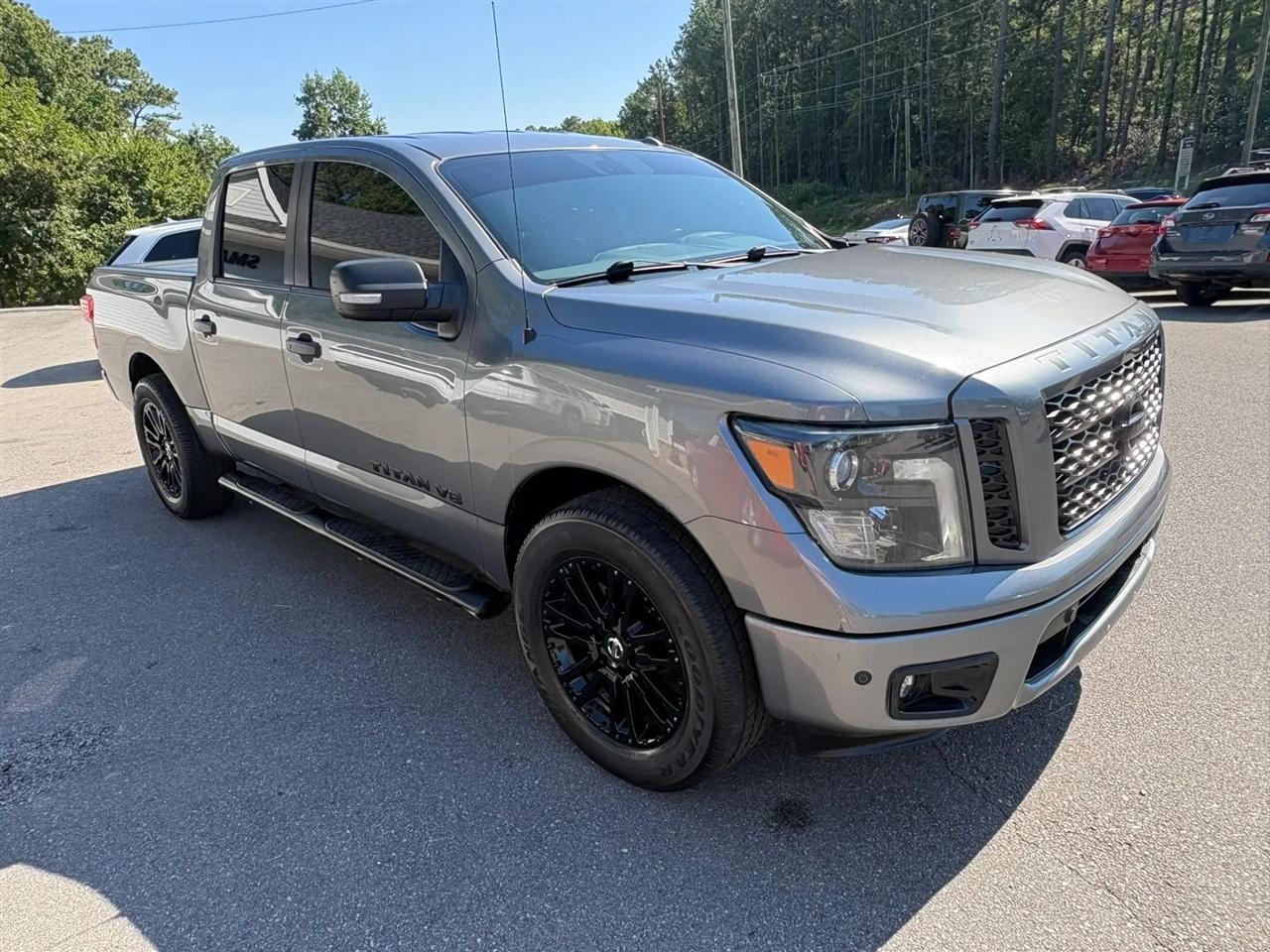 Nissan Titan 4x2 Crew Cab SL 2018