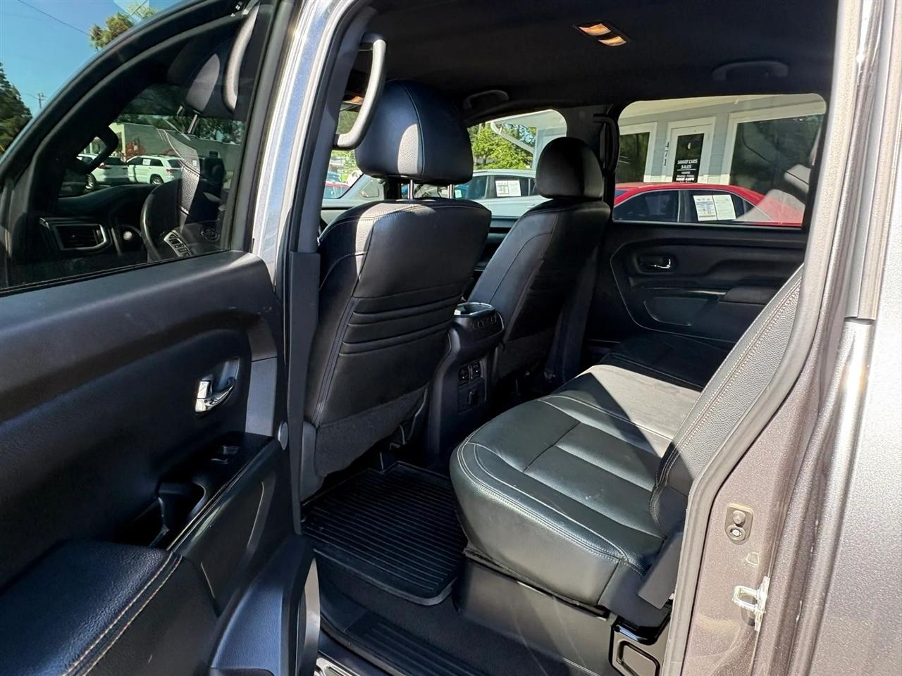 Nissan Titan 4x2 Crew Cab SL 2018