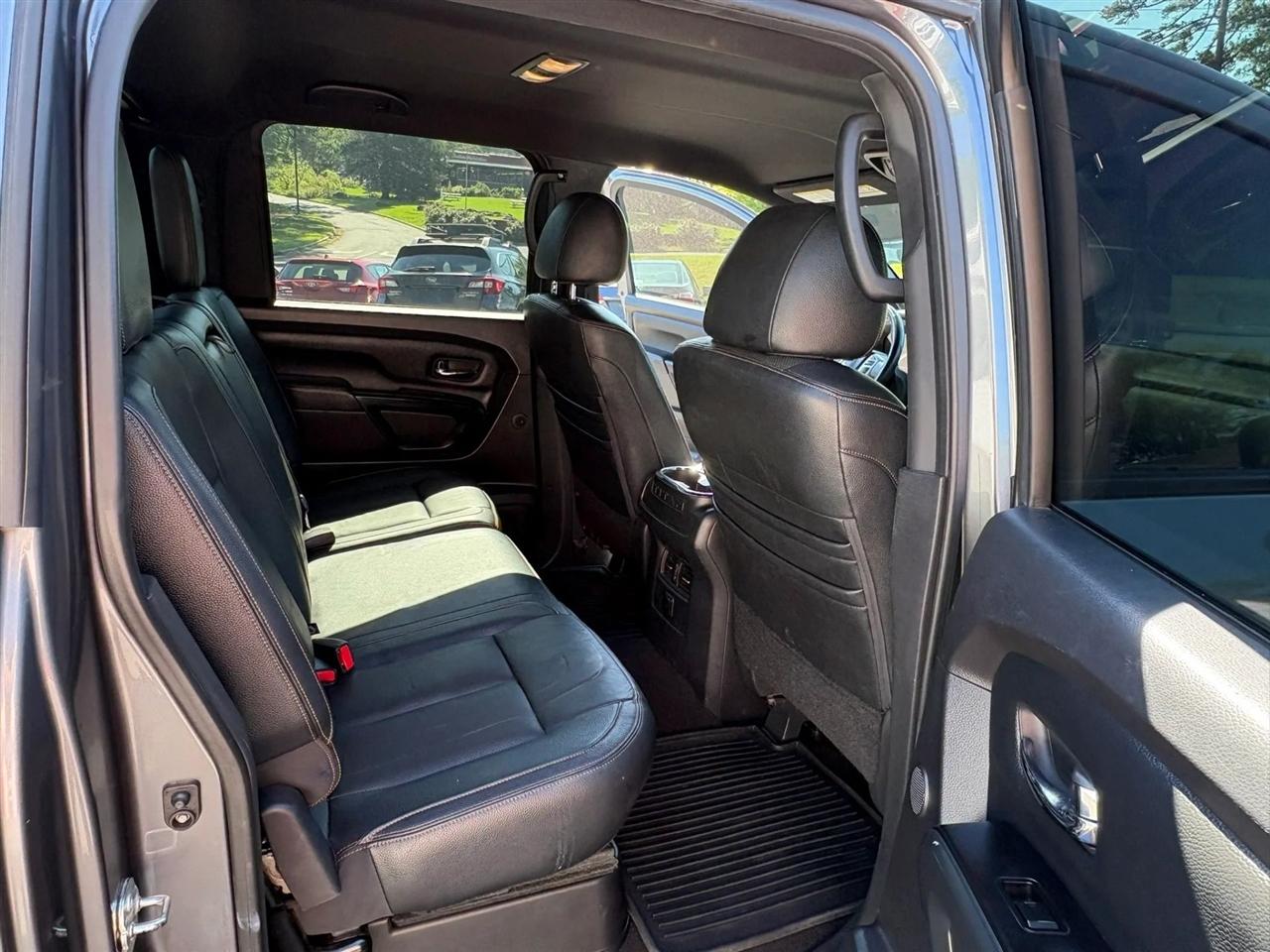 Nissan Titan 4x2 Crew Cab SL 2018