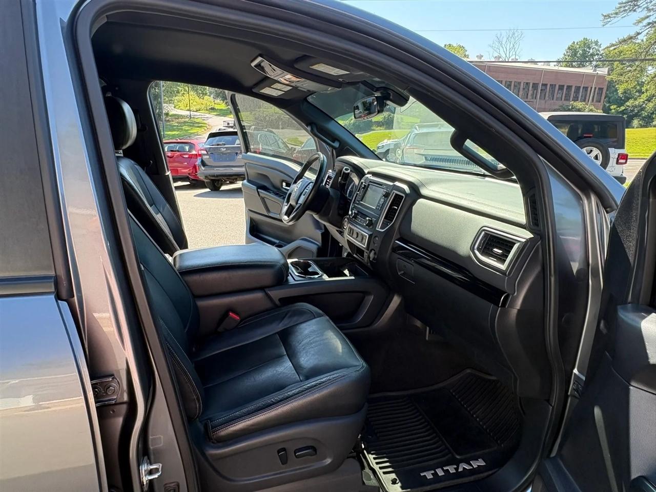 Nissan Titan 4x2 Crew Cab SL 2018