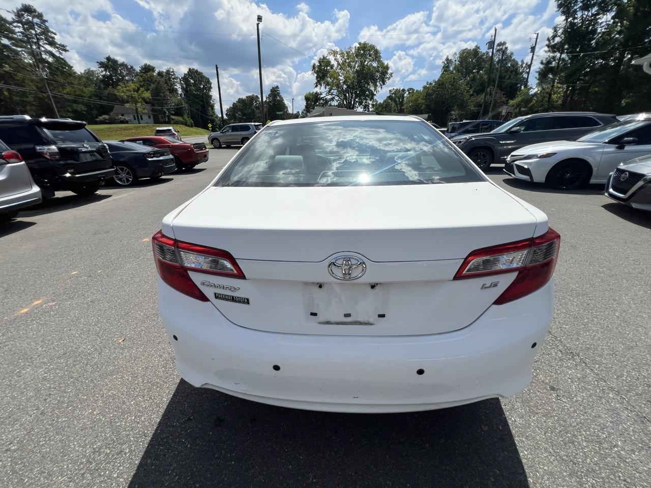 Toyota Camry 4dr Sdn I4 Auto LE (Natl) 2013