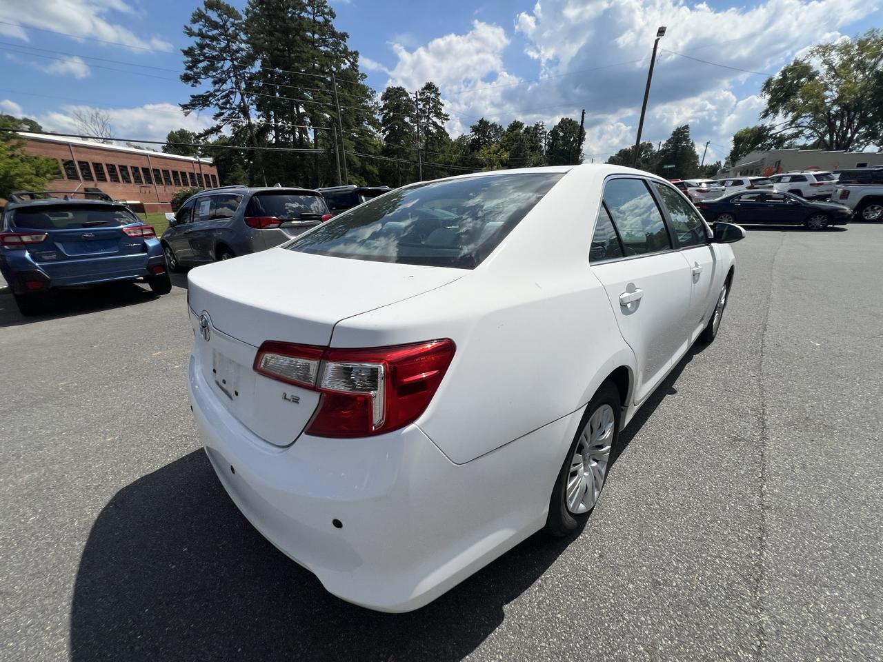 Toyota Camry 4dr Sdn I4 Auto LE (Natl) 2013