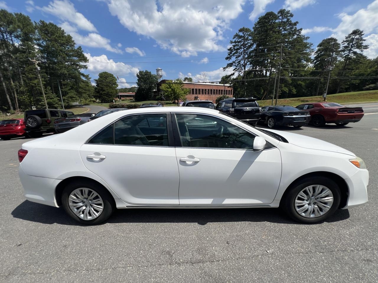 Toyota Camry 4dr Sdn I4 Auto LE (Natl) 2013