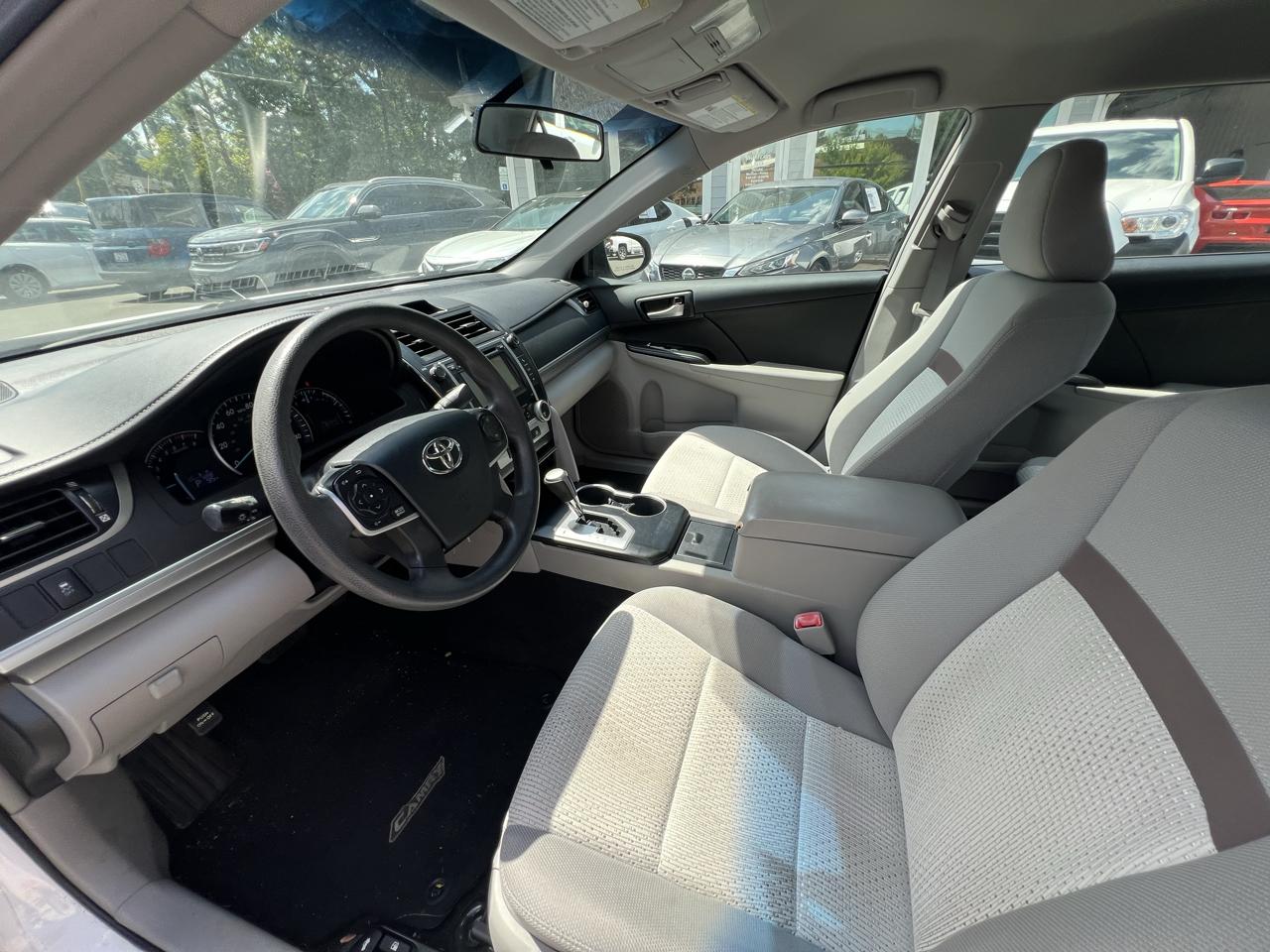 Toyota Camry 4dr Sdn I4 Auto LE (Natl) 2013