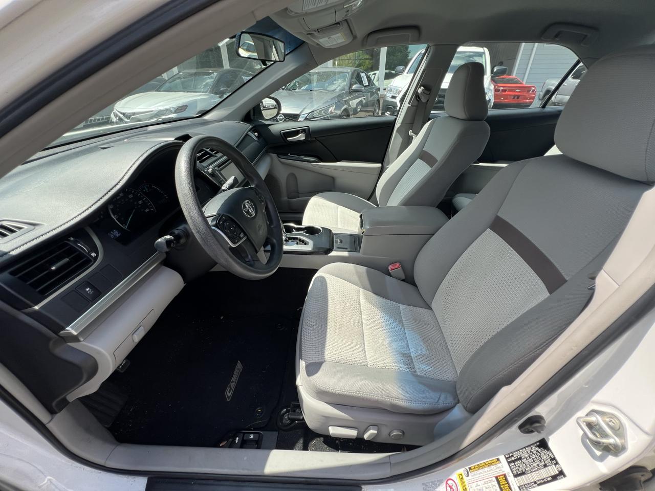 Toyota Camry 4dr Sdn I4 Auto LE (Natl) 2013