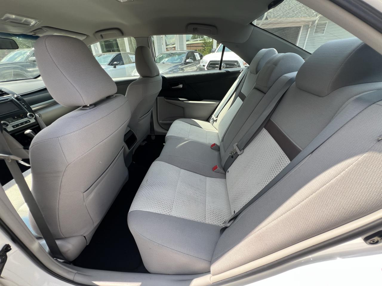 Toyota Camry 4dr Sdn I4 Auto LE (Natl) 2013