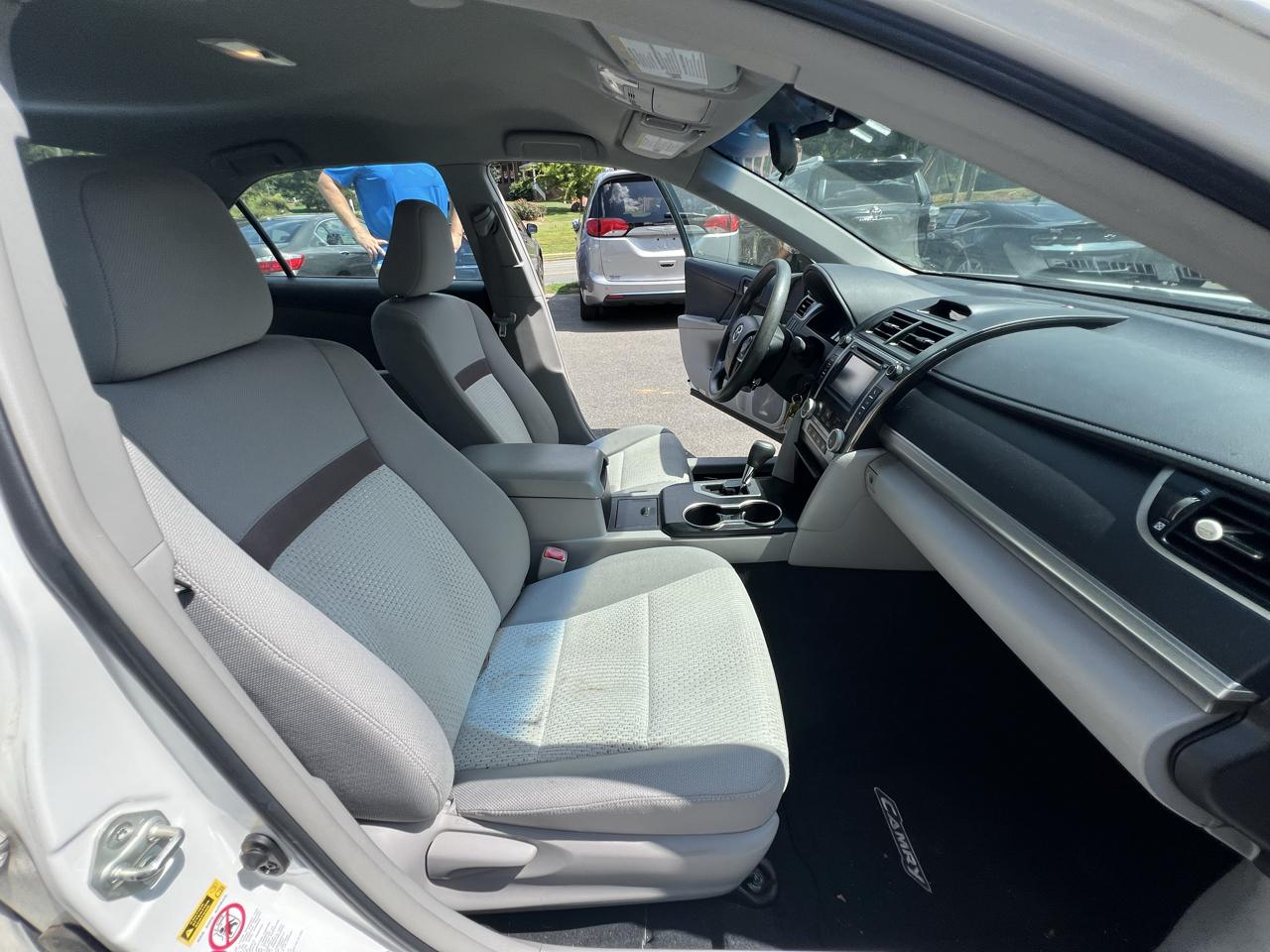 Toyota Camry 4dr Sdn I4 Auto LE (Natl) 2013