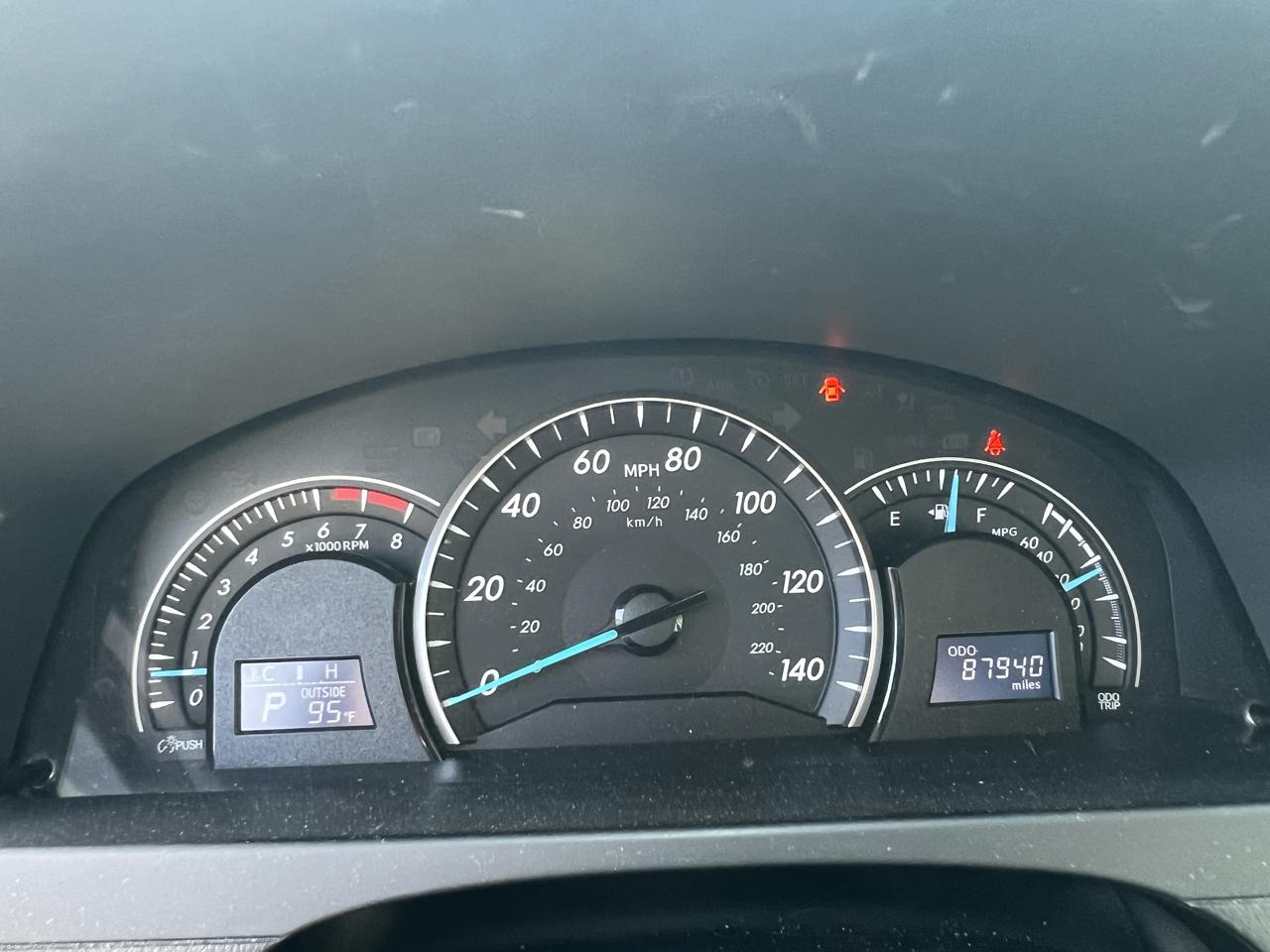 Toyota Camry 4dr Sdn I4 Auto LE (Natl) 2013