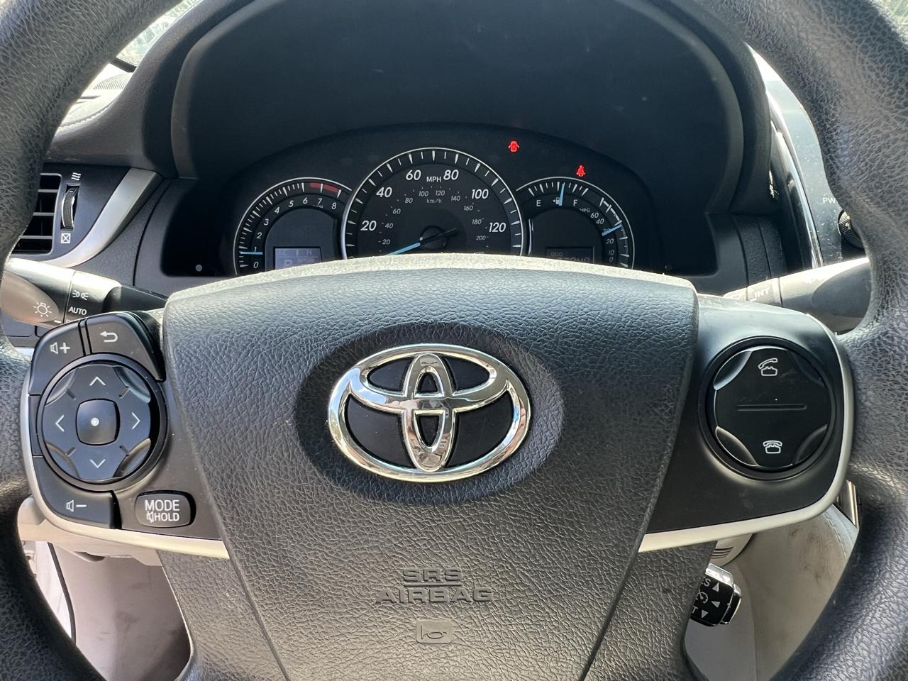 Toyota Camry 4dr Sdn I4 Auto LE (Natl) 2013