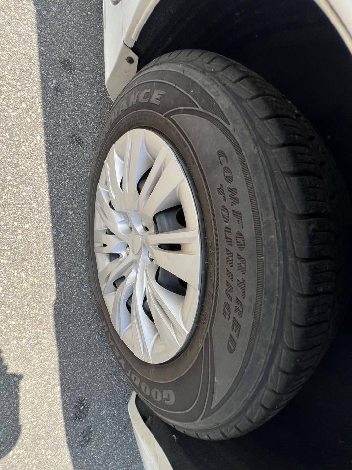 Toyota Camry 4dr Sdn I4 Auto LE (Natl) 2013