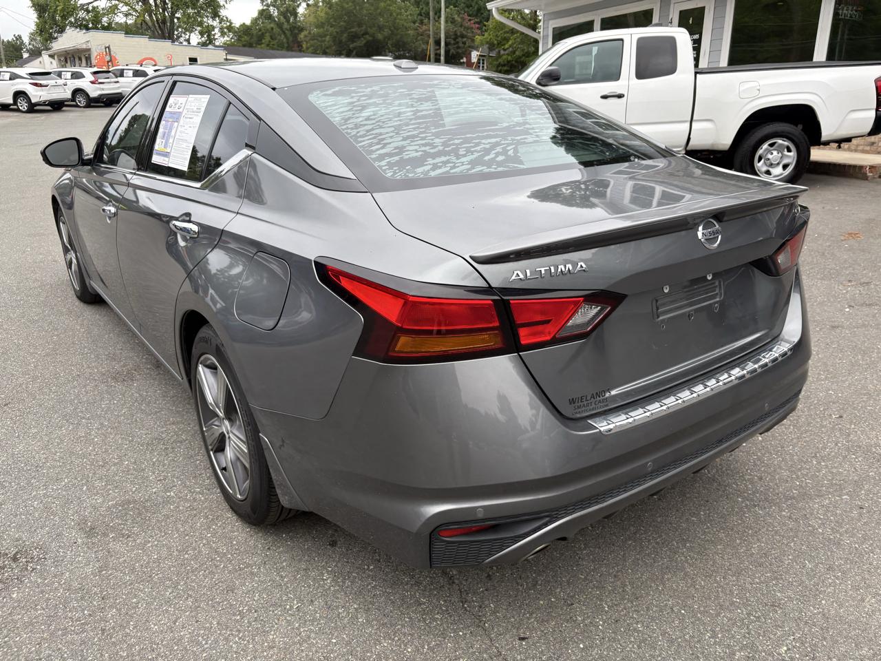 Nissan Altima 2.5 SV Sedan 2019