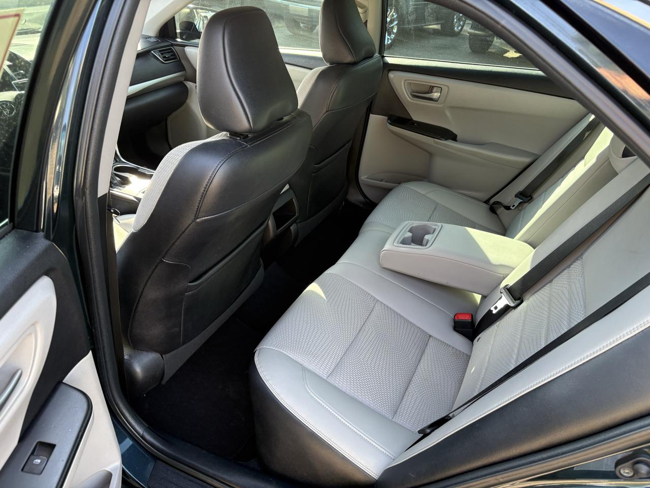 Toyota Camry 4dr Sdn I4 Auto SE w/Special Edition Pkg (Natl) 2016