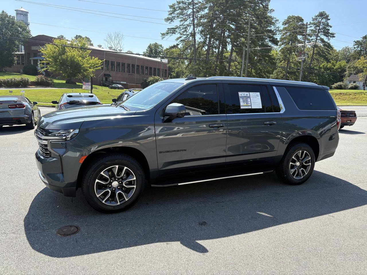 Chevrolet Suburban 2WD 4dr LT 2021