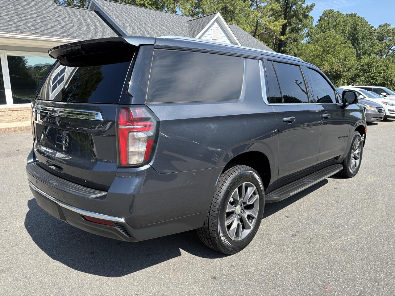Chevrolet Suburban 2WD 4dr LT 2021