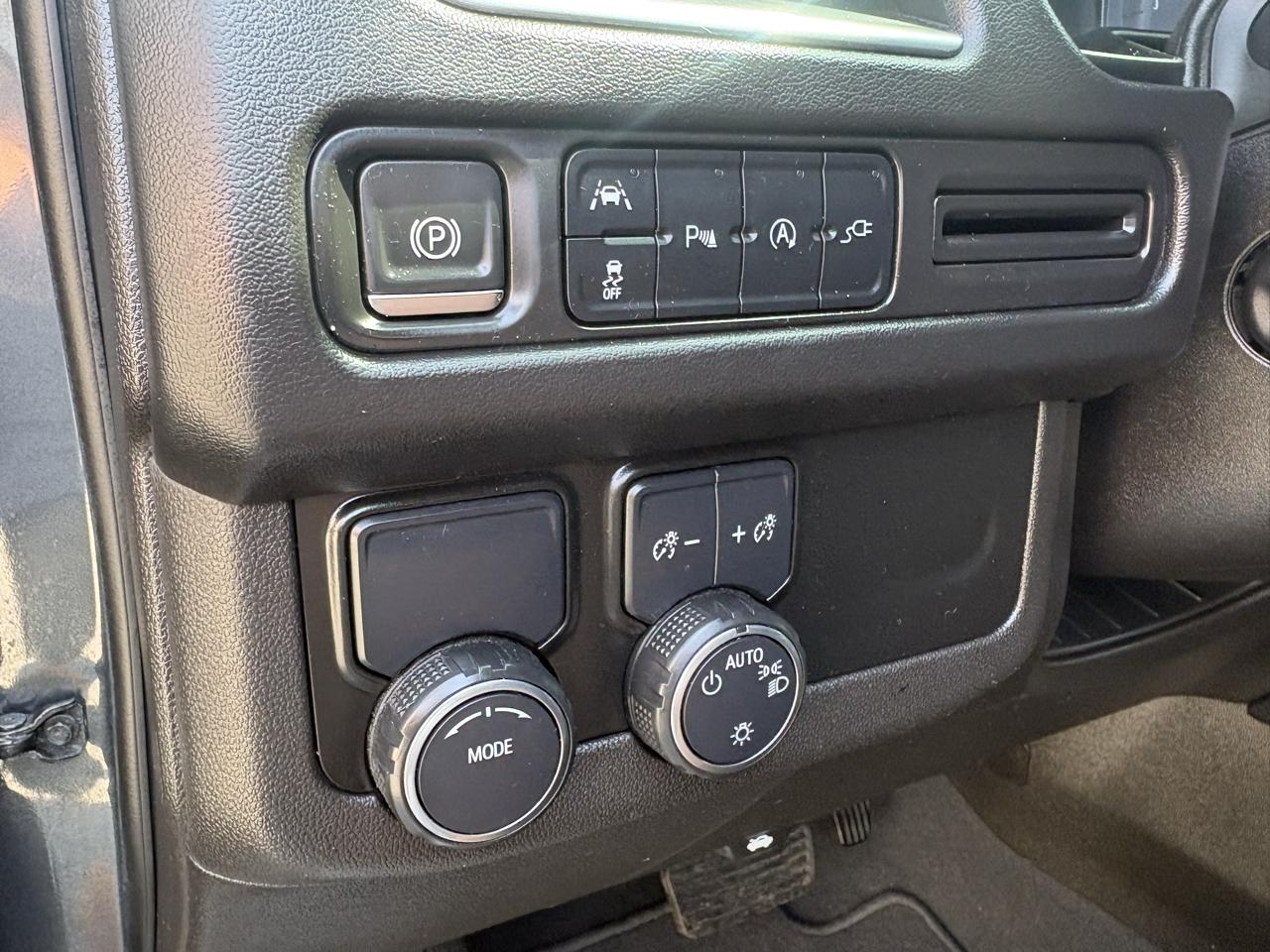 Chevrolet Suburban 2WD 4dr LT 2021