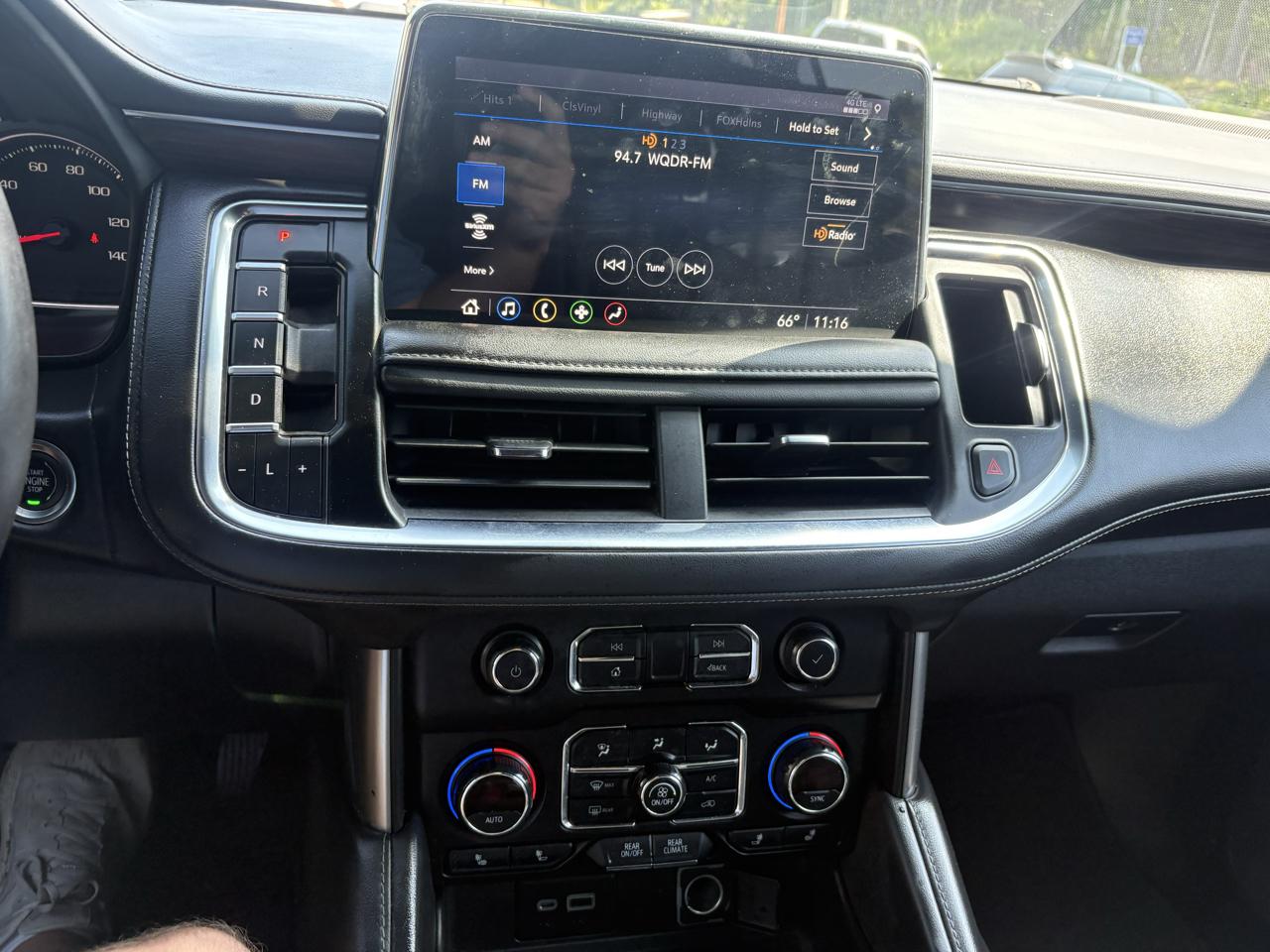 Chevrolet Suburban 2WD 4dr LT 2021