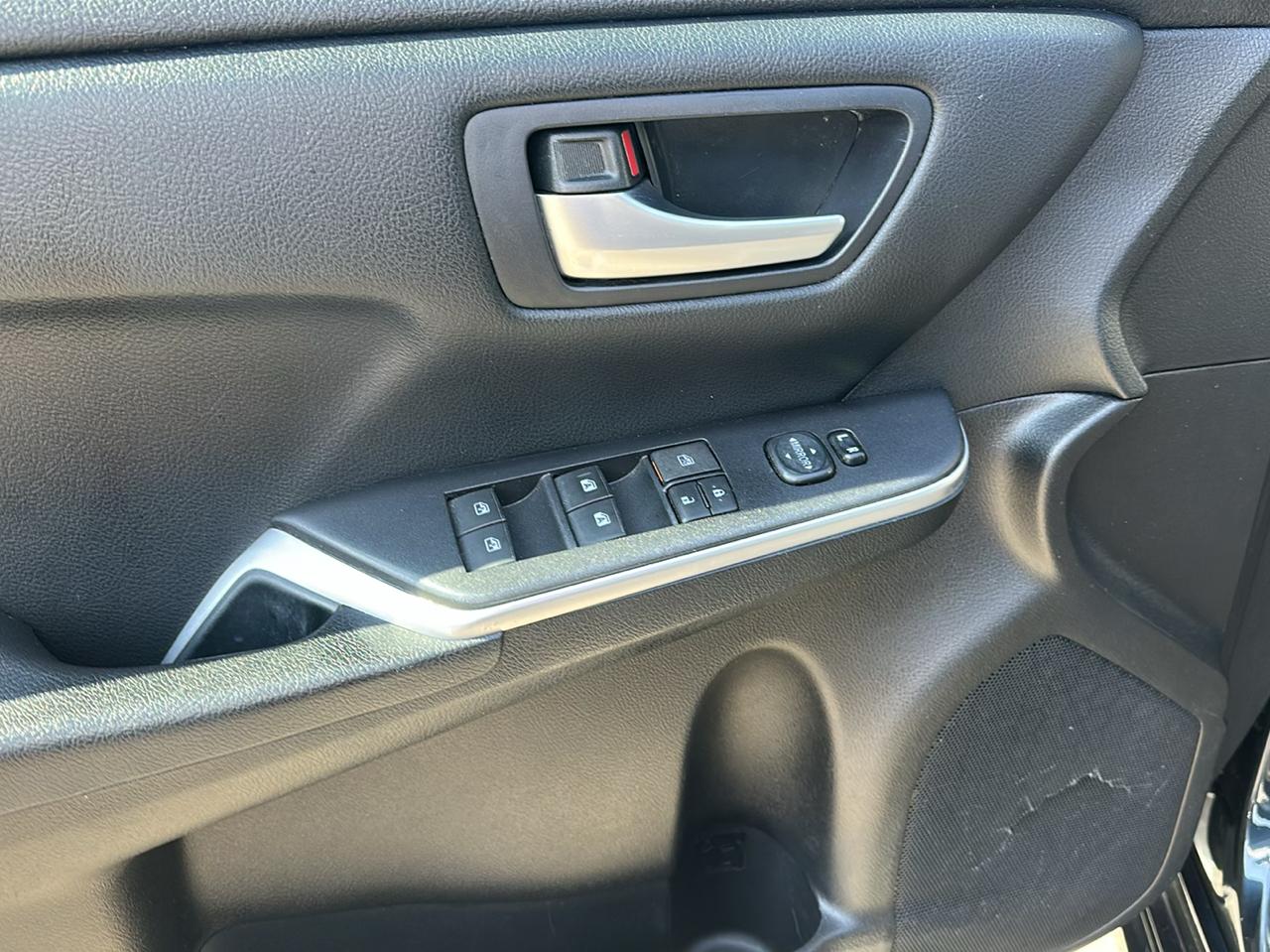 Toyota Camry 4dr Sdn I4 Auto XLE (Natl) 2015
