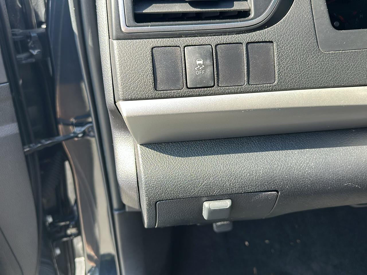 Toyota Camry 4dr Sdn I4 Auto XLE (Natl) 2015