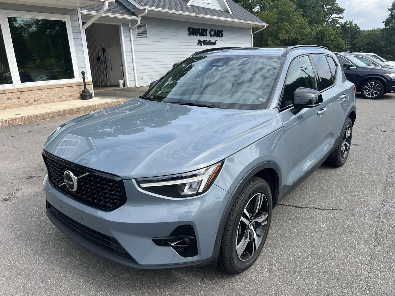 Volvo XC40 B5 AWD Plus Dark Theme 2023