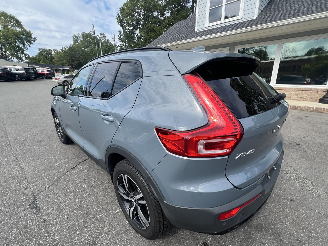 Volvo XC40 B5 AWD Plus Dark Theme 2023