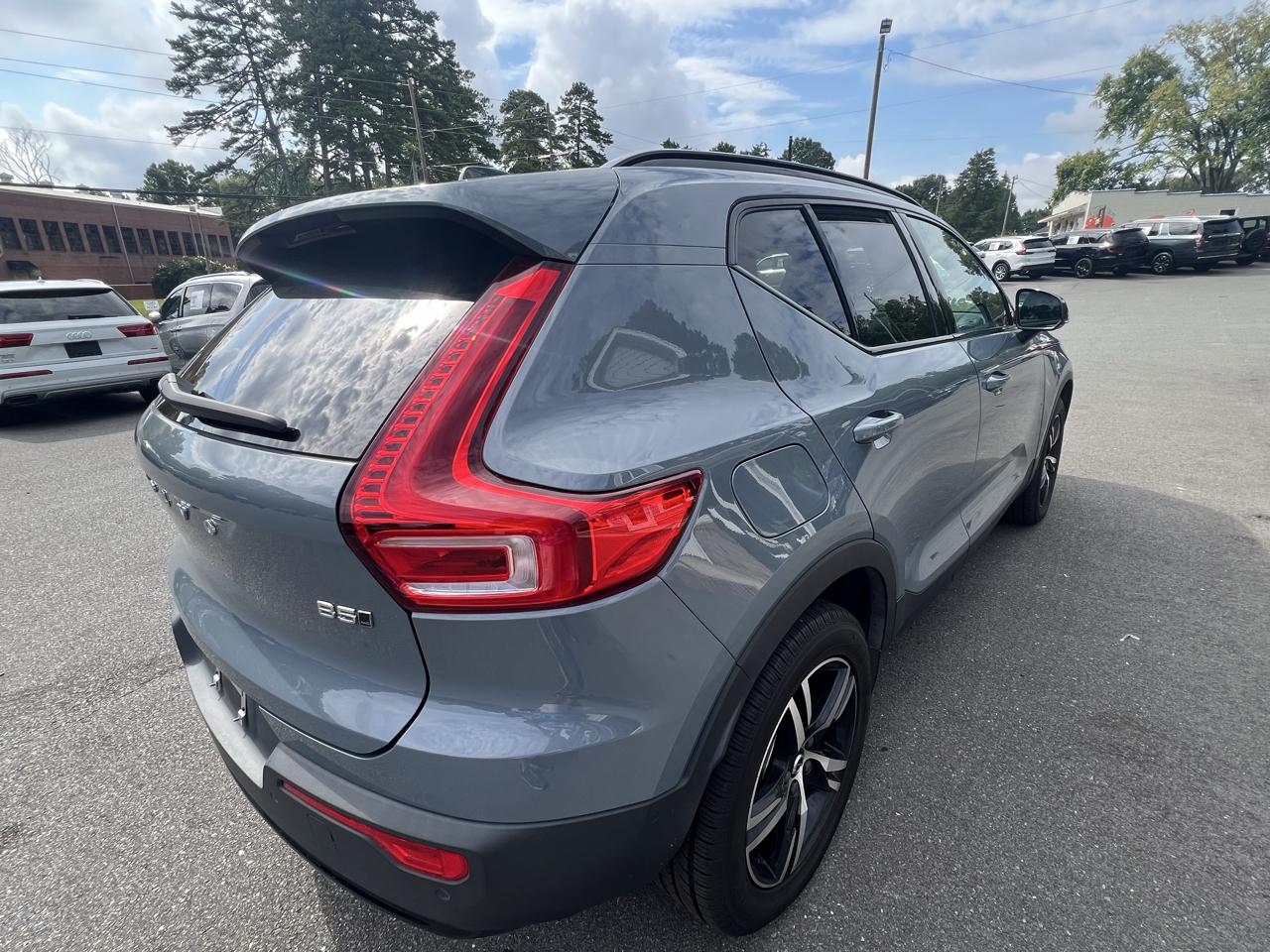 Volvo XC40 B5 AWD Plus Dark Theme 2023