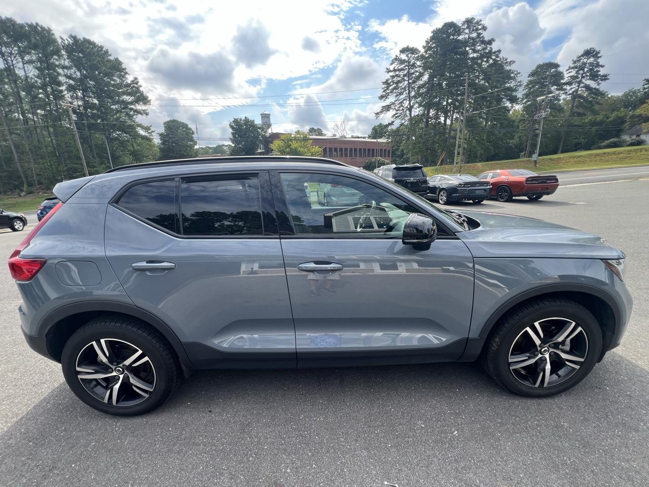 Volvo XC40 B5 AWD Plus Dark Theme 2023