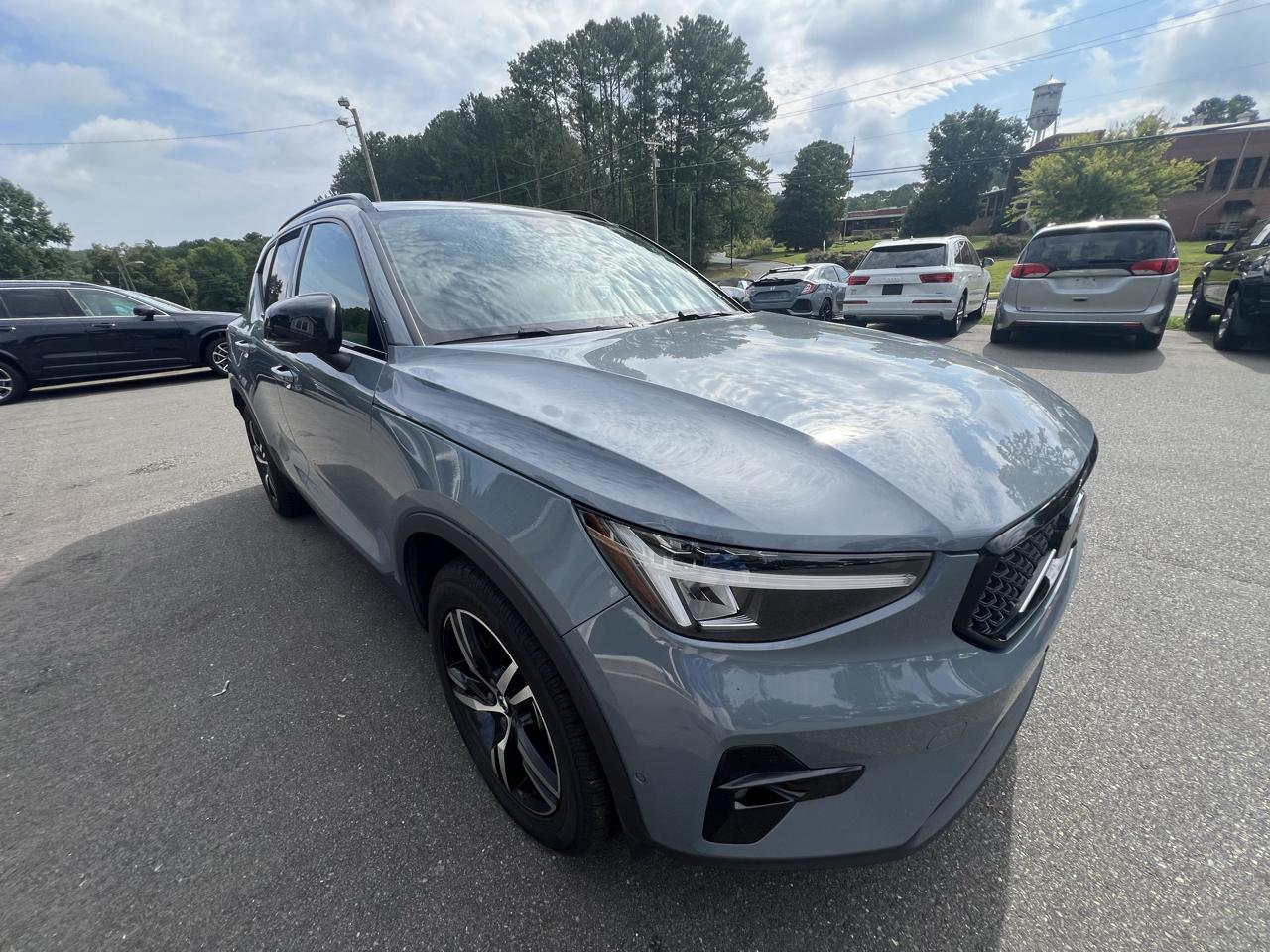 Volvo XC40 B5 AWD Plus Dark Theme 2023
