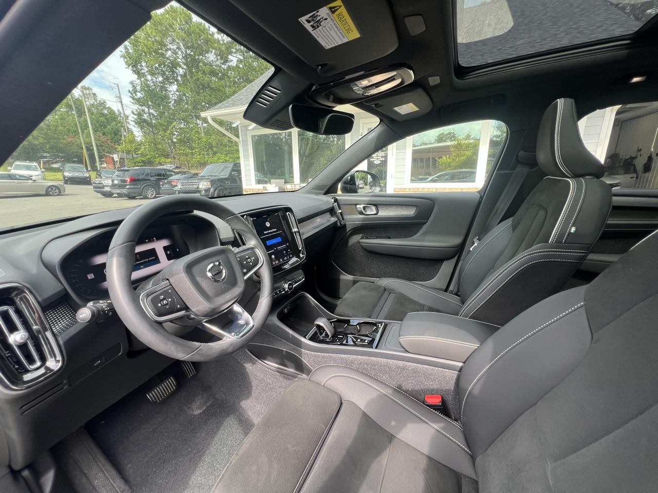Volvo XC40 B5 AWD Plus Dark Theme 2023