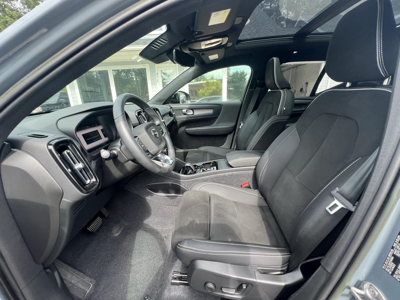 Volvo XC40 B5 AWD Plus Dark Theme 2023