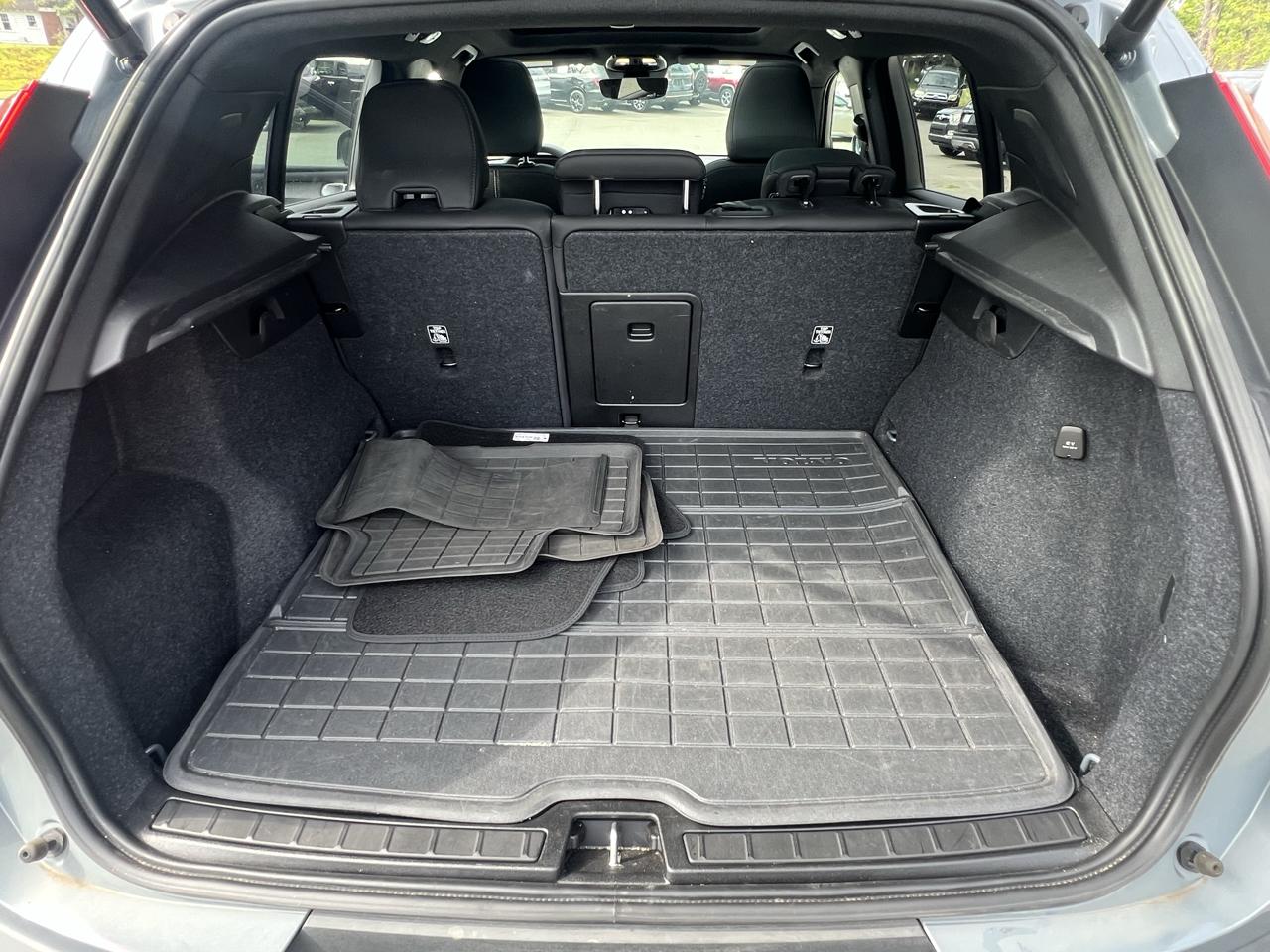 Volvo XC40 B5 AWD Plus Dark Theme 2023