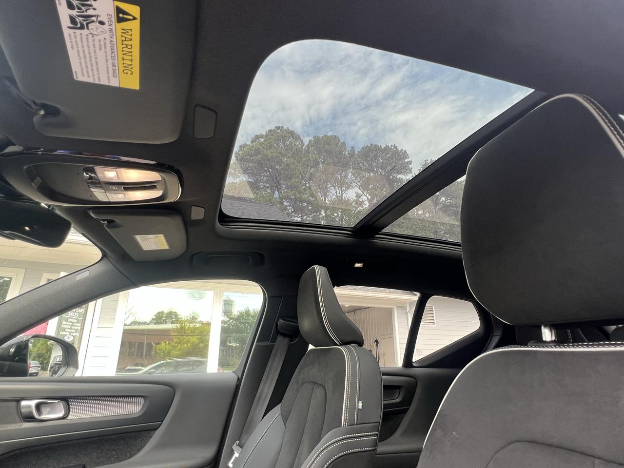 Volvo XC40 B5 AWD Plus Dark Theme 2023