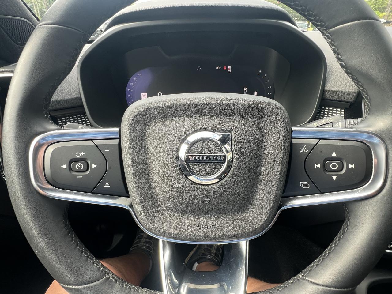 Volvo XC40 B5 AWD Plus Dark Theme 2023