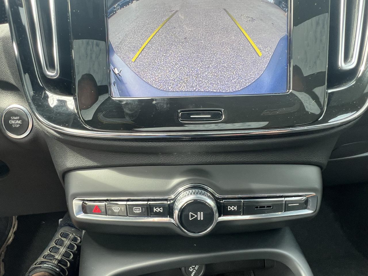 Volvo XC40 B5 AWD Plus Dark Theme 2023