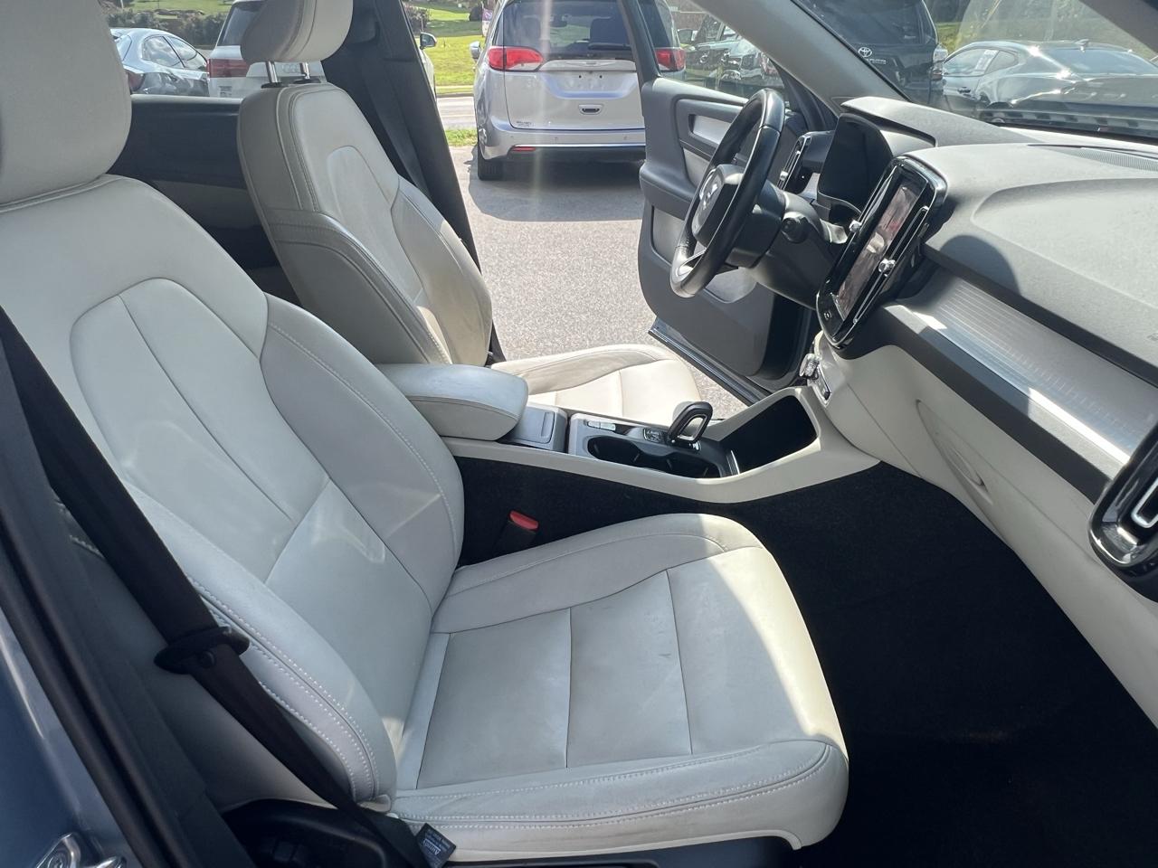 Volvo XC40 T4 FWD Momentum 2021