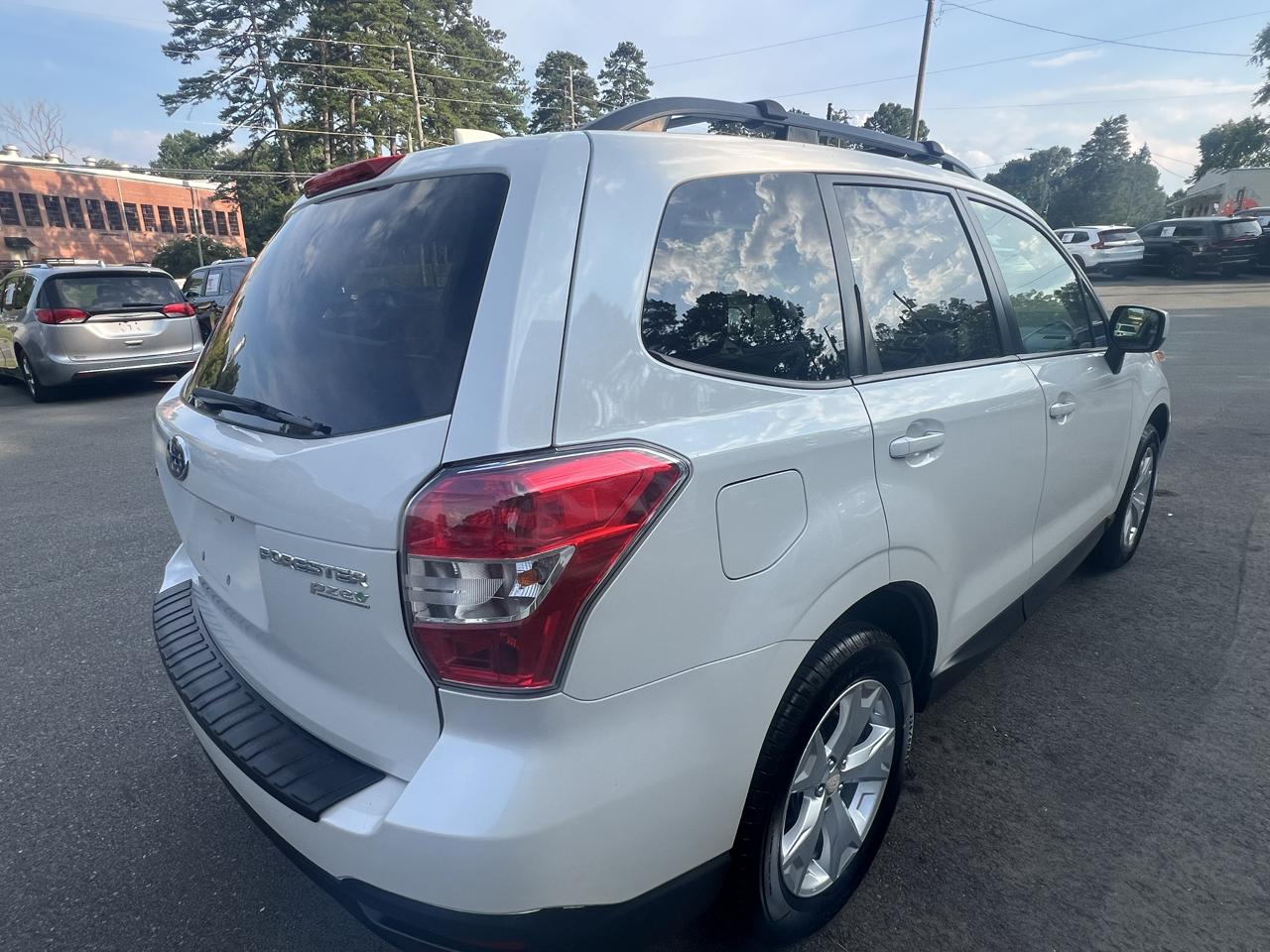 Subaru Forester 4dr CVT 2.5i Premium PZEV 2016