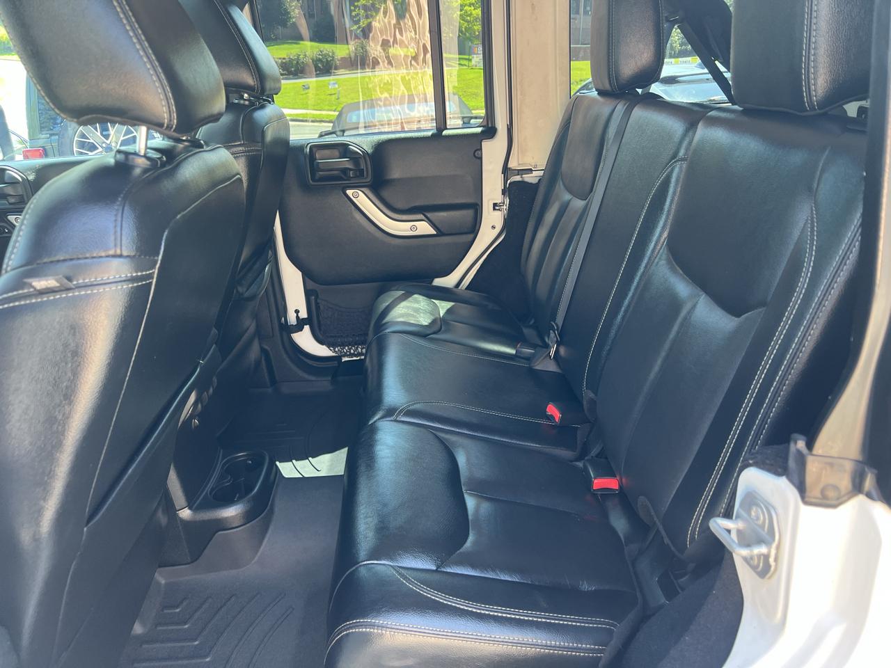 Jeep Wrangler Unlimited 4WD 4dr Sahara 2016